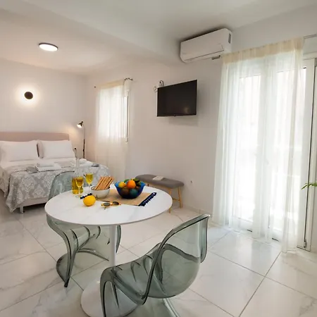 Oikeia By About Paxos